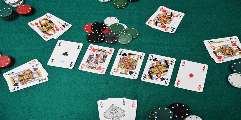 Lịch Sử Hình Thành và Phát Triển Của Poker